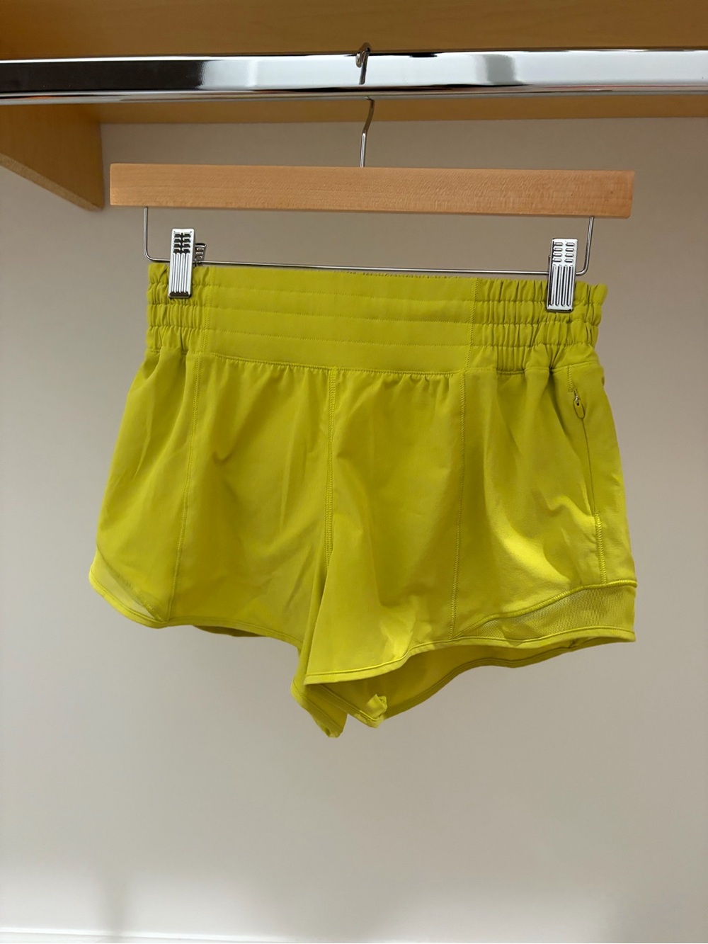 Lululemon High Rise Hotty Hot Shorts 2.5 Yellow